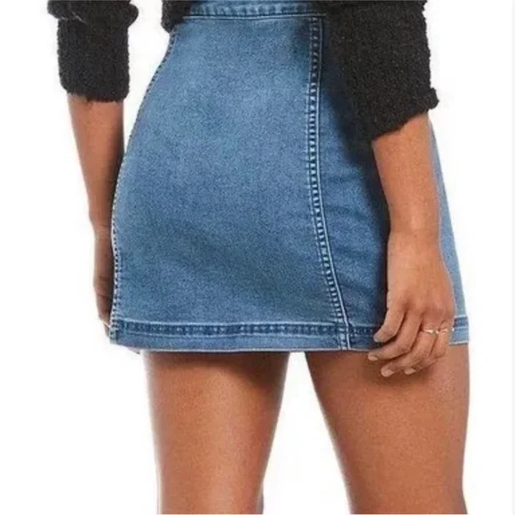 Free People Little Daisies Medium Wash Denim Button Front Mini Skirt | Size 8 - Picture 2 of 9
